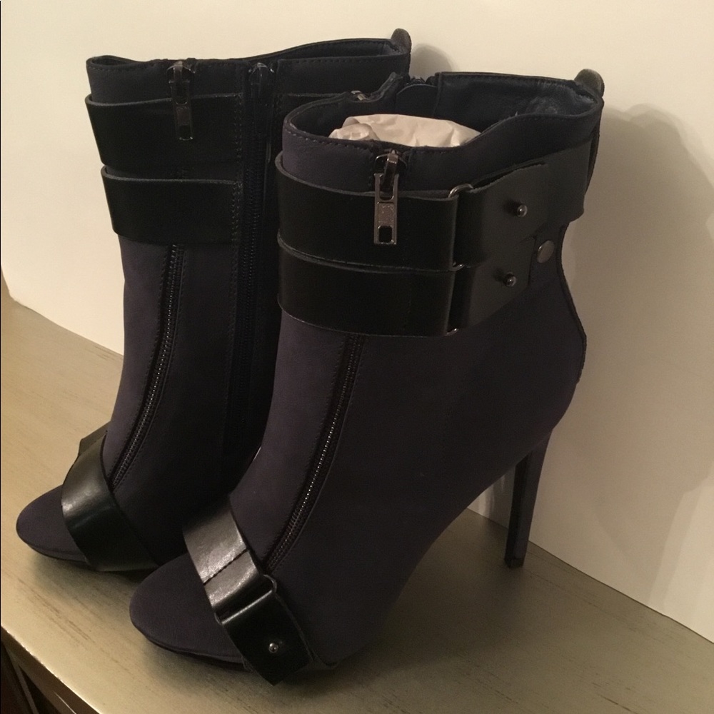 🦋Open Toe Booties🦋 - Picture 2 of 3
